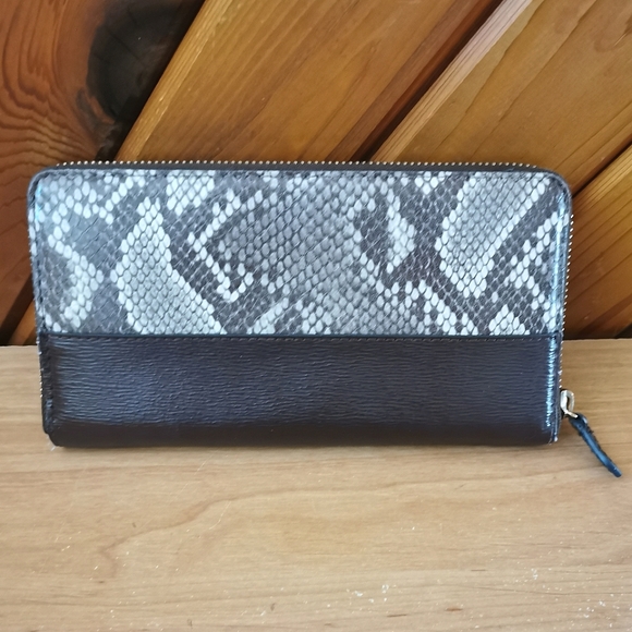 DKNY Wallet - Picture 2 of 5